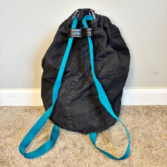 Vintage Reebok Drawstring Backpack - 90s Vibes! - Picture 6 of 10